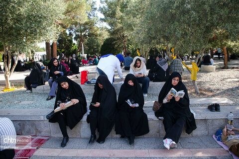 مراسم دعای عرفه در گلستان شهدا، اصفهان