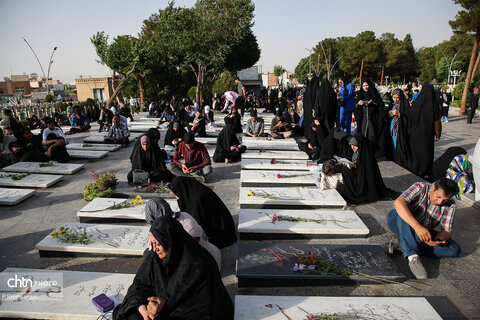 مراسم دعای عرفه در گلستان شهدا، اصفهان