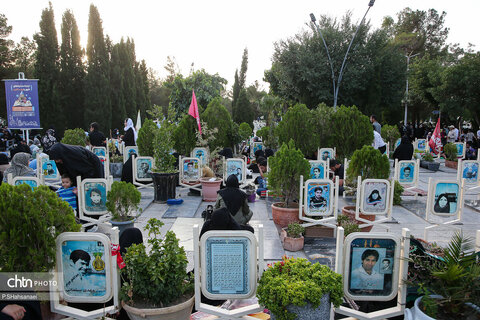 مراسم دعای عرفه در گلستان شهدا، اصفهان