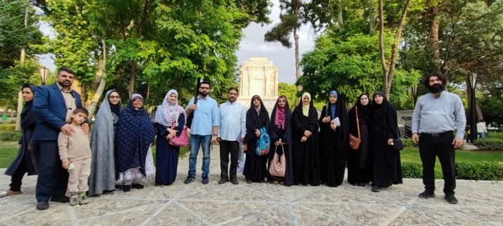 بازدید معلمان و فعالان عرصه تعلیم و تربیت کشور هندوستان از آرامگاه فردوسی