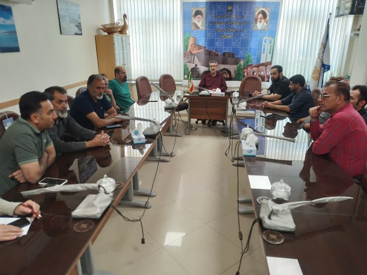 نشست تخصصی هنرمندان منبت‌کار ملایری به مناسبت روز جهانی صنایع‌دستی برگزار شد