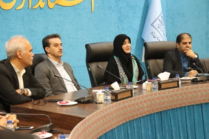 هنرمندان، رسانه‌های ماندگار فرهنگ و تاریخ هستند/ تدوین سند توسعه صنایع‌دستی و هدف‌گذاری بازارهای منطقه‌ای