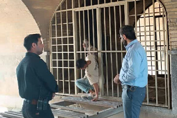 پاک‌سازی سی‌وسه پل اصفهان از کارتن خواب‌ها