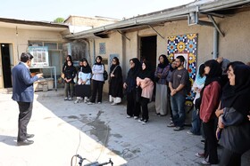 بازدید گروهی از دانشجویان از کارگاه کاشی هفت رنگ