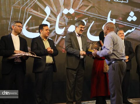 اهداء لوح شهر ملی مُوتابی به بفروییه میبد