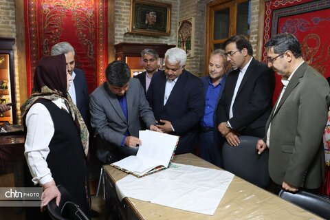 در آغاز هفته صنایع دستی بازدید معاون استاندار وفرماندار مشهد از خانه ملک