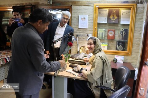 در آغاز هفته صنایع دستی بازدید معاون استاندار وفرماندار مشهد از خانه ملک