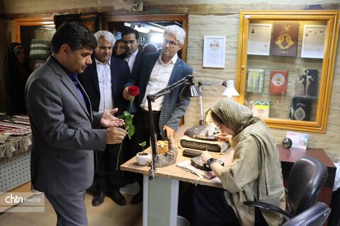 در آغاز هفته صنایع دستی بازدید معاون استاندار وفرماندار مشهد از خانه ملک