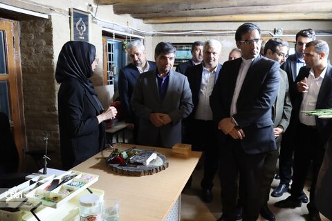 در آغاز هفته صنایع دستی بازدید معاون استاندار وفرماندار مشهد از خانه ملک