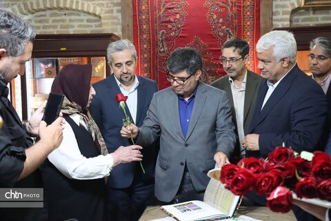 در آغاز هفته صنایع دستی بازدید معاون استاندار وفرماندار مشهد از خانه ملک
