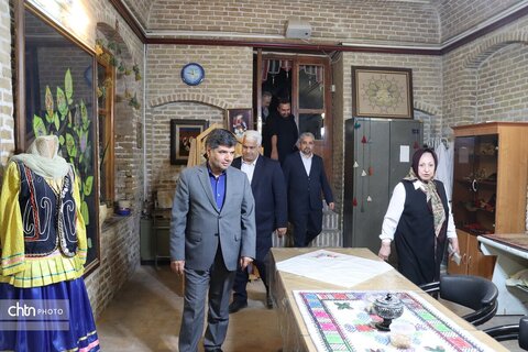 در آغاز هفته صنایع دستی بازدید معاون استاندار وفرماندار مشهد از خانه ملک