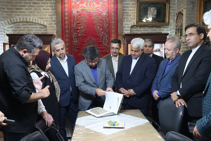 بازدید معاون استاندار خراسان رضوی از مرکز آفرینش هنرهای سنتی و صنایع دستی خانه ملک مشهد
