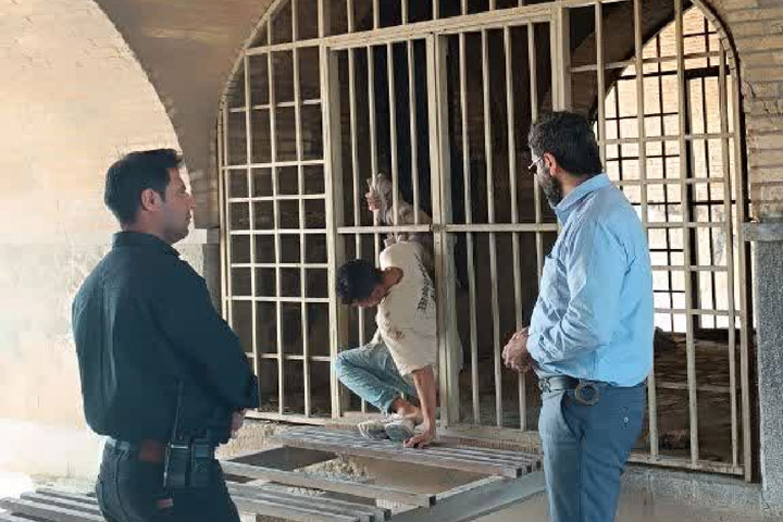 پاک‌سازی سی‌وسه پل اصفهان از کارتن خواب‌ها