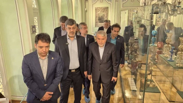 بازدید وزیر میراث‌فرهنگی از موزه نور و روشنایی یزد/ روایت ۶ هزار سال تعامل بشر با نور