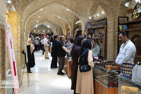 برپایی نمایشگاه صنایع دستی و مُد و لباس کُردی در عمارت آصف