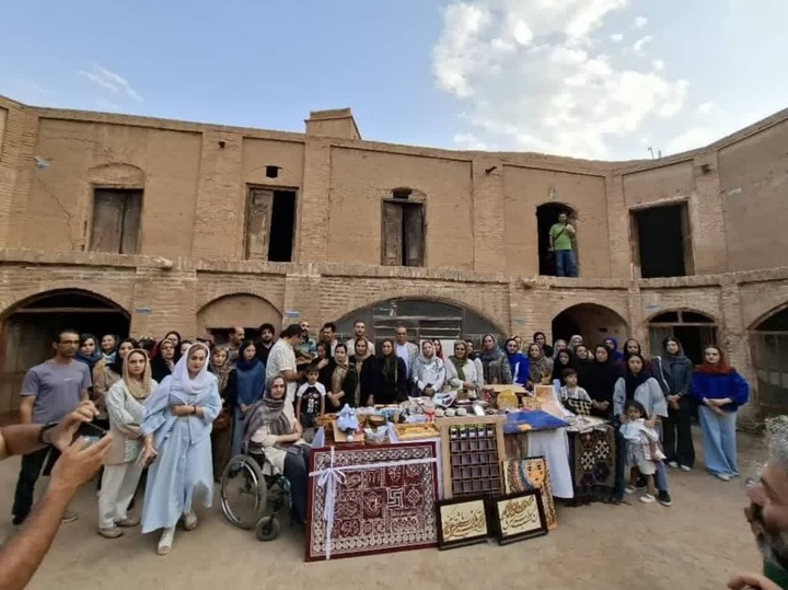 عرضه آثار هنرمندان صنایع‌دستی یزد، برای آزادی زندانیان جرائم غیر عمد