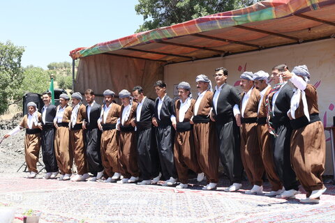 آیین گلاب‌گیری در روستای سیاحومه بانه