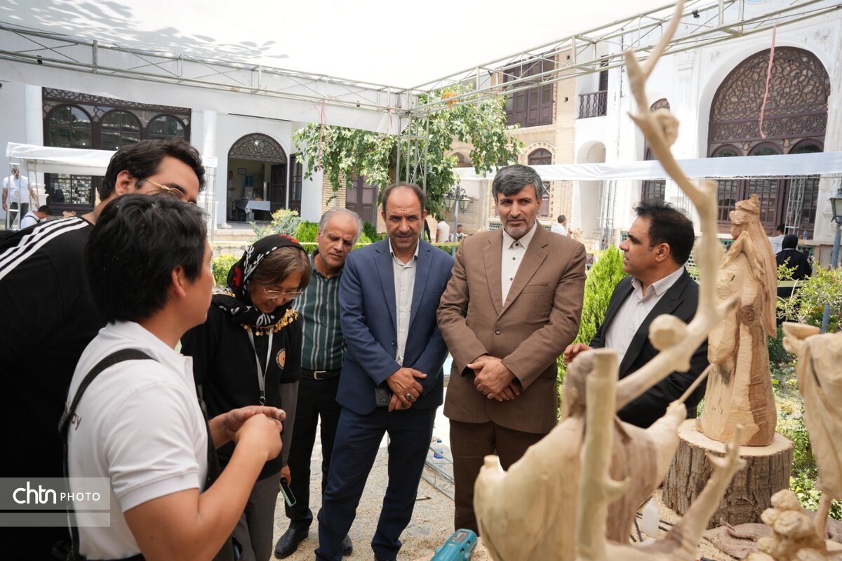 بازدید رئیس سازمان مدیریت کرمانشاه از رویداد بین‌المللی چوب