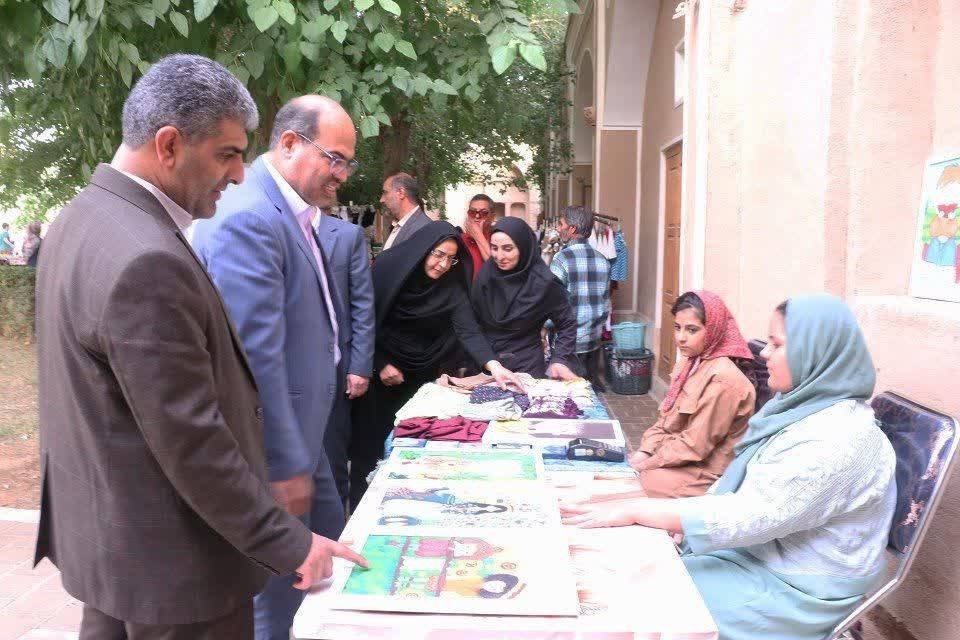 راهاندازی بازارچه صنایعدستی به مناسبت روز جهانی صنایعدستی در مهریز