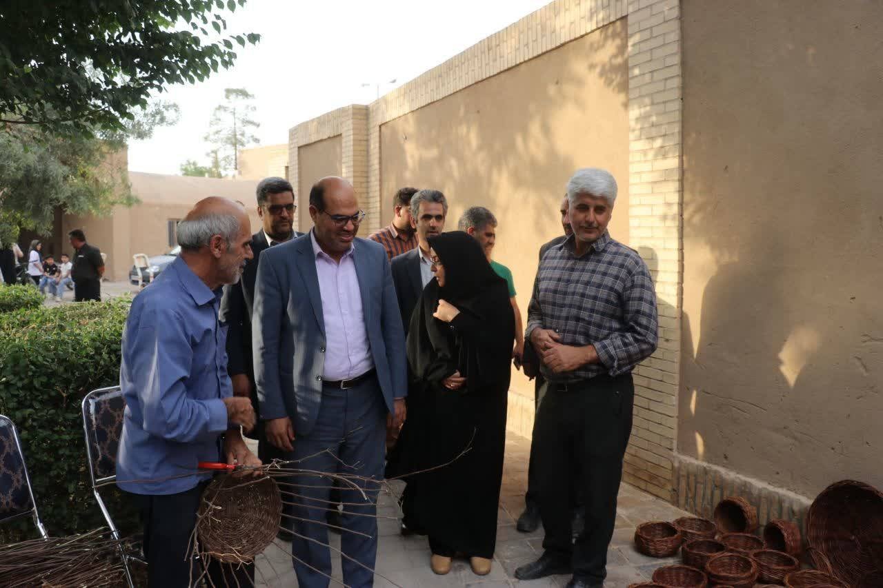 راه‌اندازی بازارچه صنایع‌دستی به مناسبت روز جهانی صنایع‌دستی در مهریز