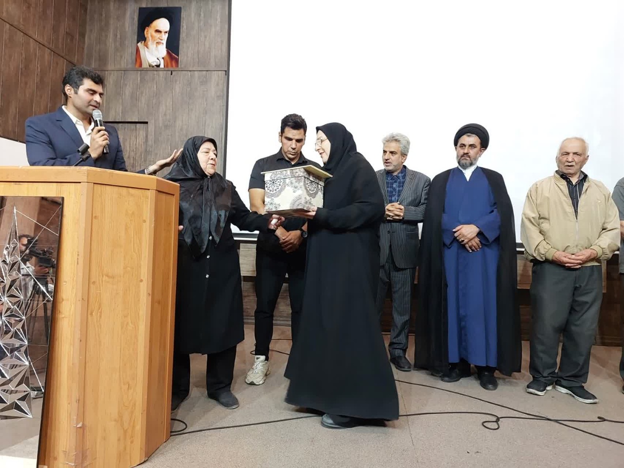 استاد گلدوزها، در تاریخ فرهنگ و هنر این سرزمین تکرار نمیشوند