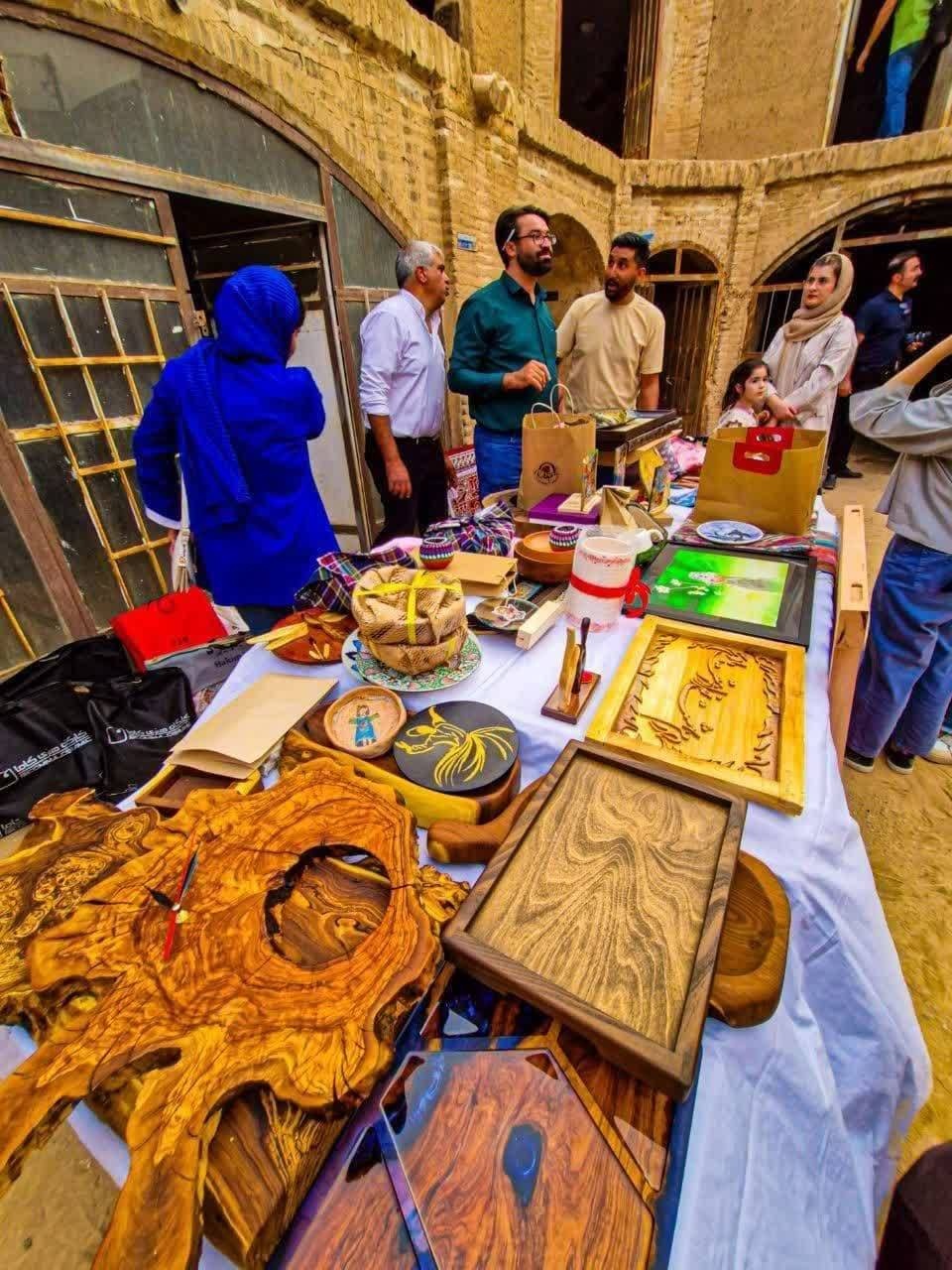 عرضه آثار هنرمندان صنایعدستی یزد، برای آزادی زندانیان جرائم غیر عمد