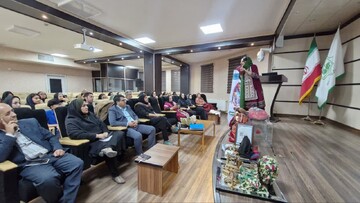 نشست هم‌اندیشی فعالان هنر سوزن‌دوزی در مهدی‌شهر برگزار شد