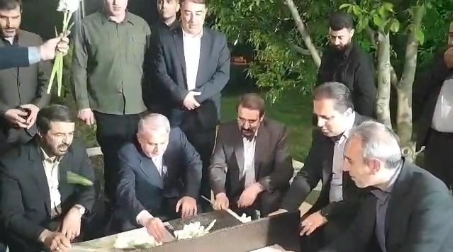 ادای احترام وزیر میراث‌فرهنگی به مقام شامخ شهدا در آغاز سفر به همدان