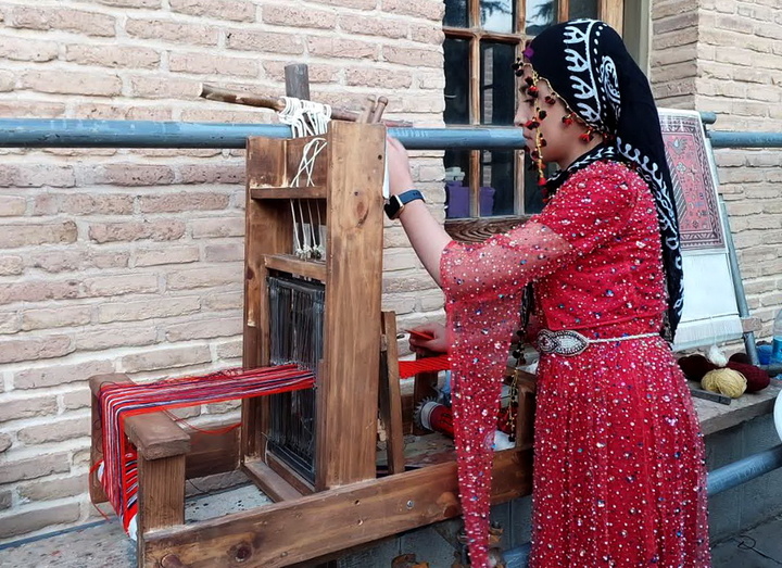 بزرگترین کارگاه تولید زنده آثار صنایع‌دستی در قزوین برگزار شد