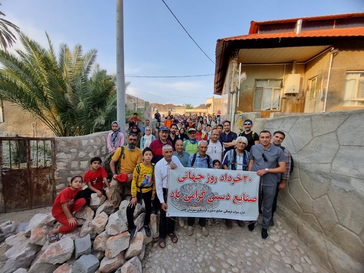 برگزاری همایش کوهنوردی و پیاده‌روی به مناسبت هفته صنایع‌دستی در شهرستان طبس