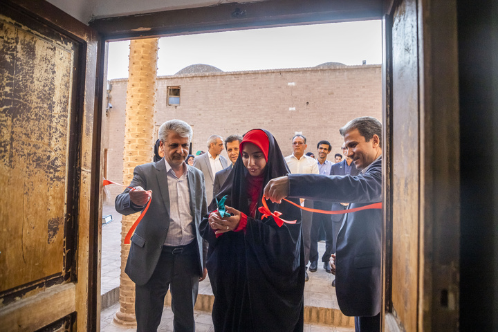 افتتاح نمایشگاه «نقش ماندگار» با آثار هنری دانشجویان رشته هنر در نگارخانه سرو