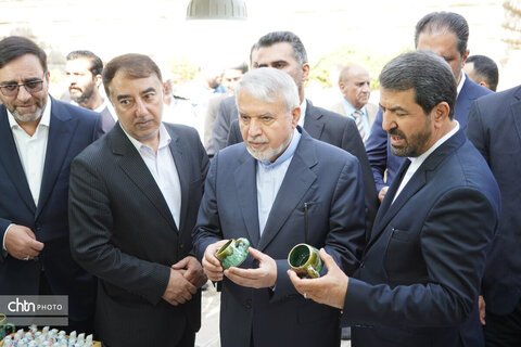 ادای احترام میهمانان کنفوبیشین گردشگری سلامت به حکیم هزاره، ابوعلی سینا