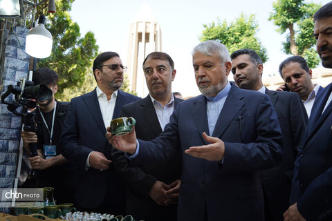 ادای احترام میهمانان کنفوبیشین گردشگری سلامت به حکیم هزاره، ابوعلی سینا