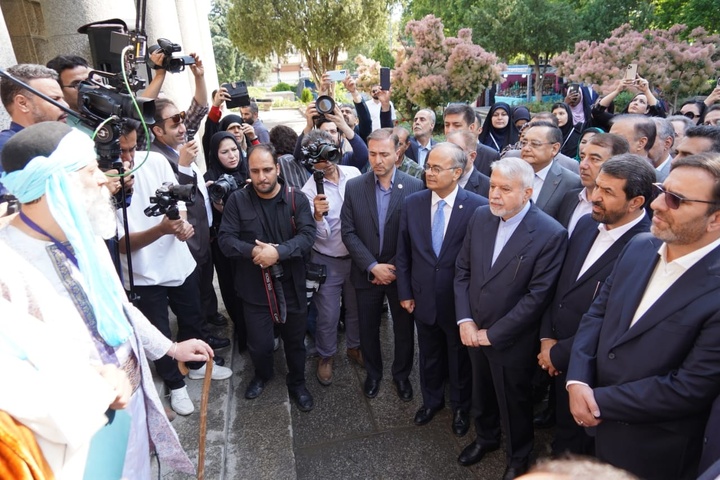 ادای احترام میهمانان کنفوبیشین گردشگری سلامت به حکیم هزاره، ابوعلی سینا