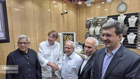بازدید اعضای شورای جهانی صنایع دستی از بازار سنتی، مغازه‌ها و کارگاه‌های زیورآلات شهر یزد