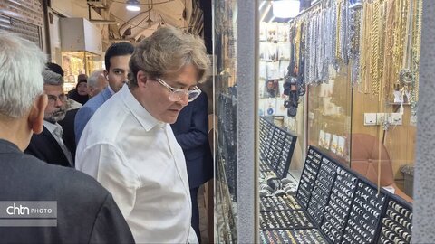 بازدید اعضای شورای جهانی صنایع دستی از بازار سنتی، مغازه‌ها و کارگاه‌های زیورآلات شهر یزد