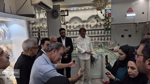 بازدید اعضای شورای جهانی صنایع دستی از بازار سنتی، مغازه‌ها و کارگاه‌های زیورآلات شهر یزد