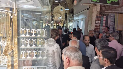 بازدید اعضای شورای جهانی صنایع دستی از بازار سنتی، مغازه‌ها و کارگاه‌های زیورآلات شهر یزد