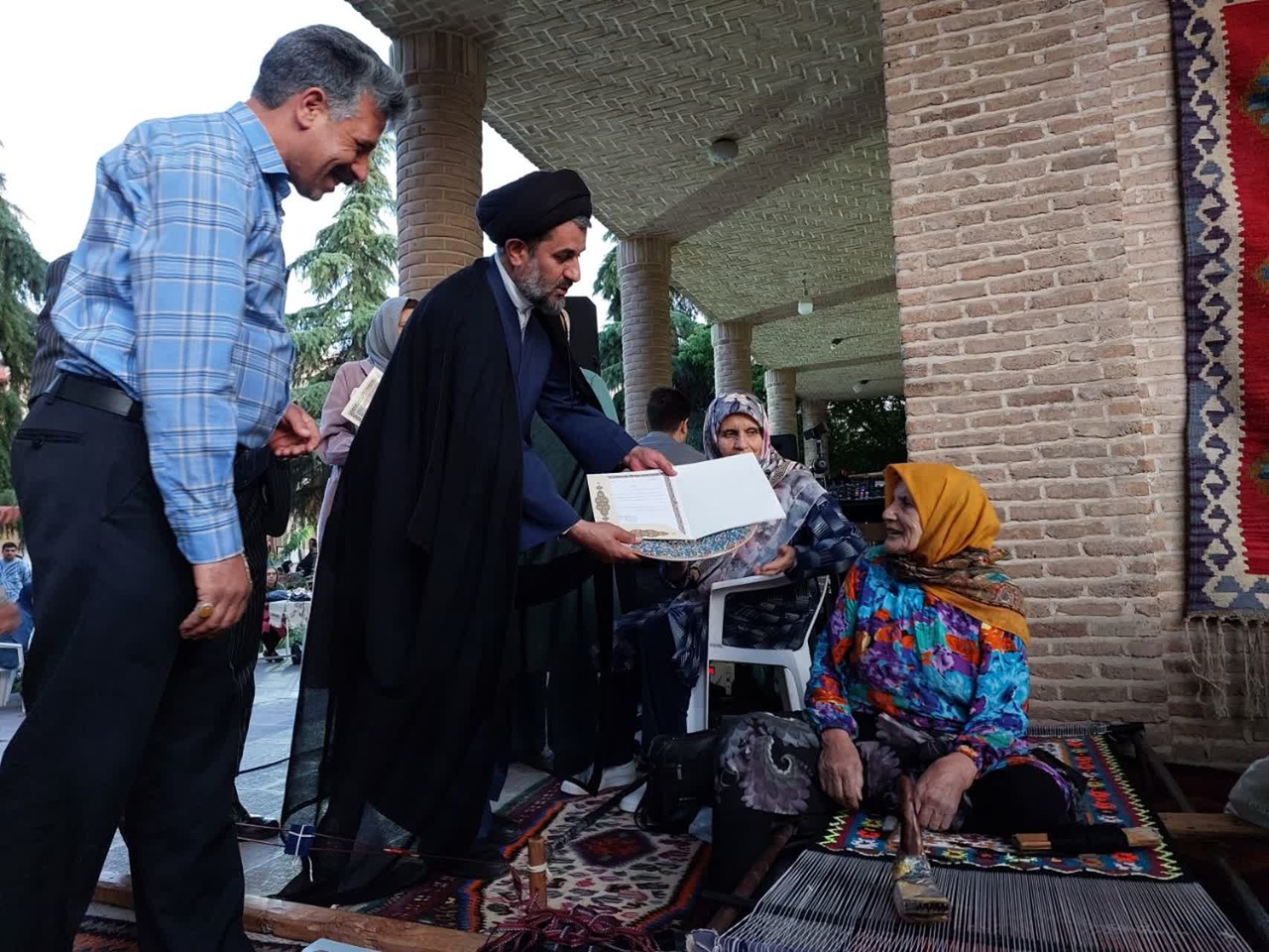 بزرگترین کارگاه تولید زنده آثار صنایعدستی در قزوین برگزار شد