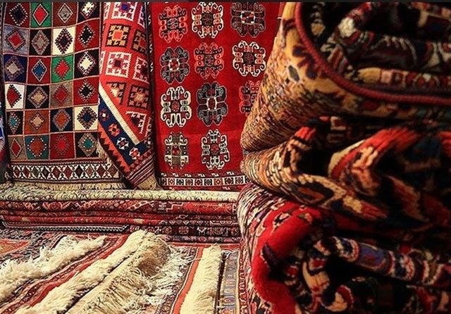 گره بر تار و پود عشق با هنرمندی ۳۰ هزار فرشباف زنجانی