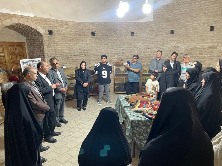 سومین نمایشگاه سالانه صنایع‌دستی ورامین در برج علاءالدوله گشایش یافت