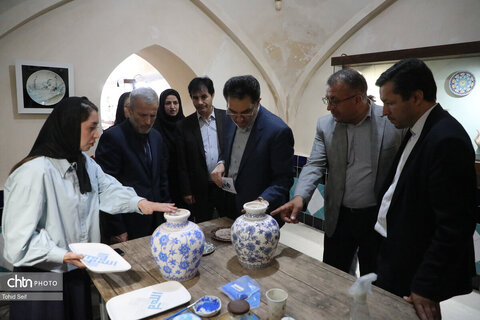 افتتاح نمایشگاه به مناسبت هفته صنایع‌دستی در اردبیل