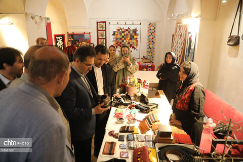افتتاح نمایشگاه به مناسبت هفته صنایع‌دستی در اردبیل