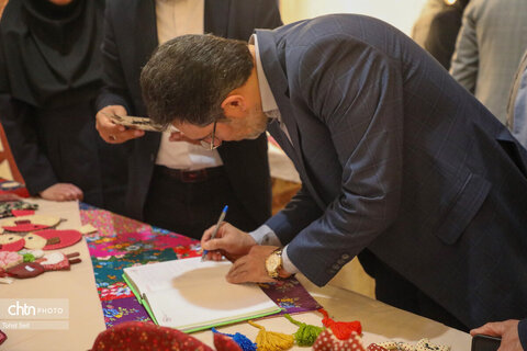 افتتاح نمایشگاه به مناسبت هفته صنایع‌دستی در اردبیل