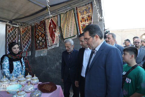 افتتاح نمایشگاه به مناسبت هفته صنایع‌دستی در اردبیل