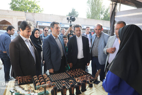 افتتاح نمایشگاه به مناسبت هفته صنایع‌دستی در اردبیل