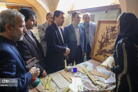 افتتاح نمایشگاه به مناسبت هفته صنایع‌دستی در اردبیل