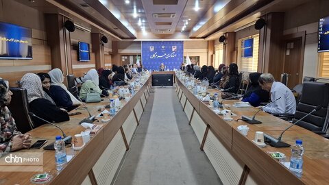 نشست استاندار هرمزگان و هنرمندان صنایع دستی