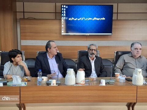 نشست استاندار هرمزگان و هنرمندان صنایع دستی