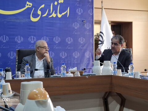 نشست استاندار هرمزگان و هنرمندان صنایع دستی